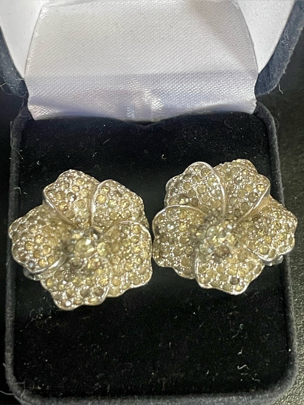 Vintage 1950s JOMAZ Pavé Rhinestone Flower Clip On Earrings Mid-Century